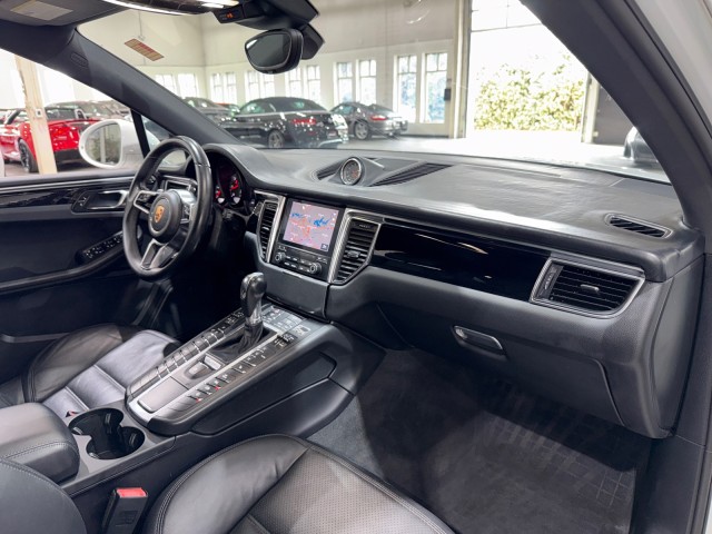 2018 Porsche Macan GTS Image 52 of 85