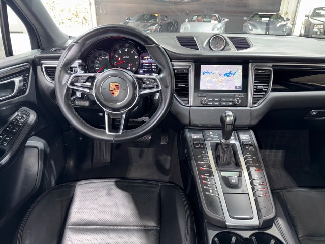 2018 Porsche Macan GTS Image 50 of 85