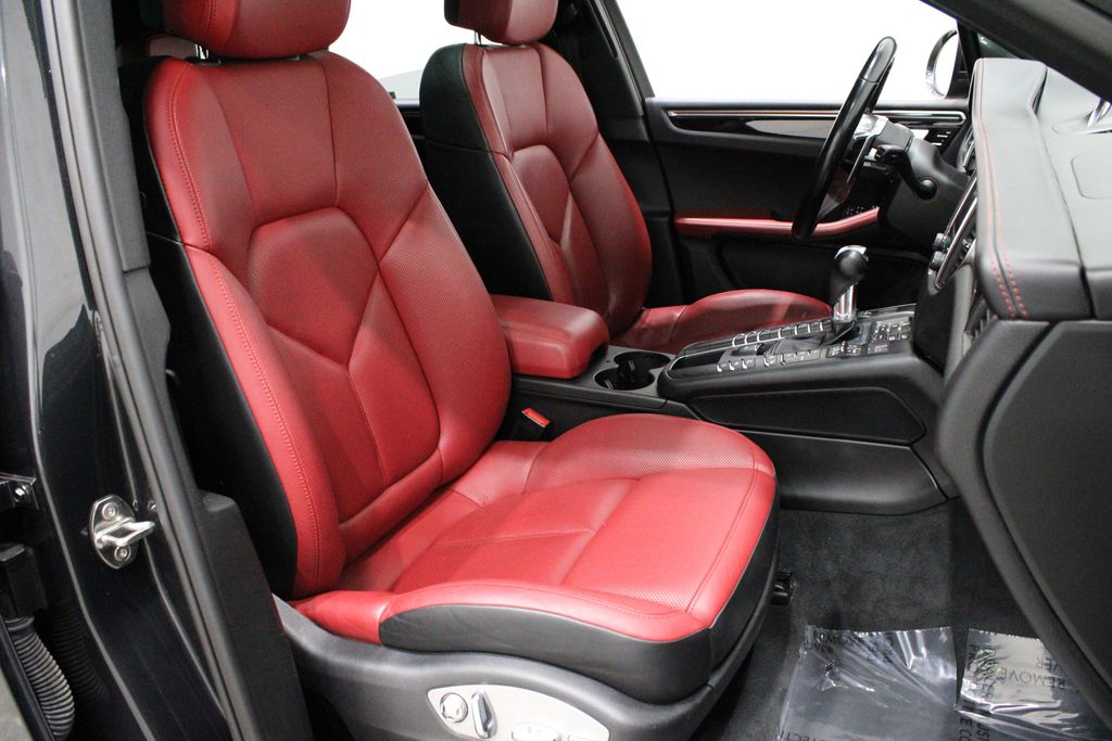 Vehicle image 9 of 42