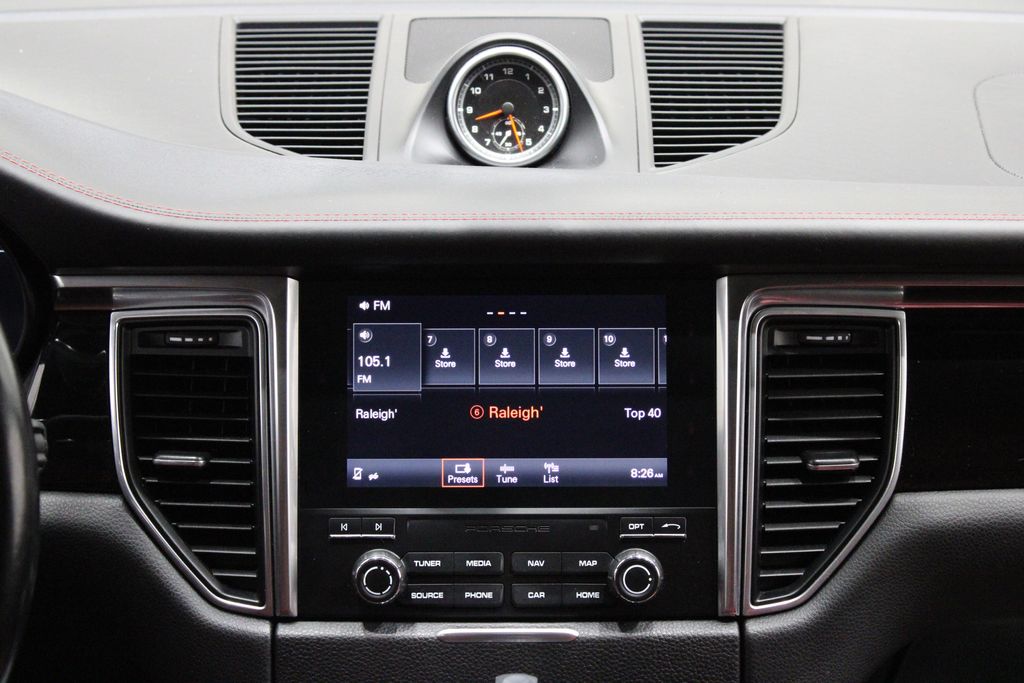 Vehicle image 26 of 42