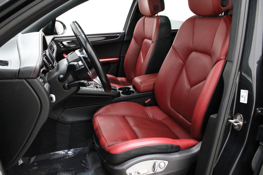 Vehicle image 11 of 42