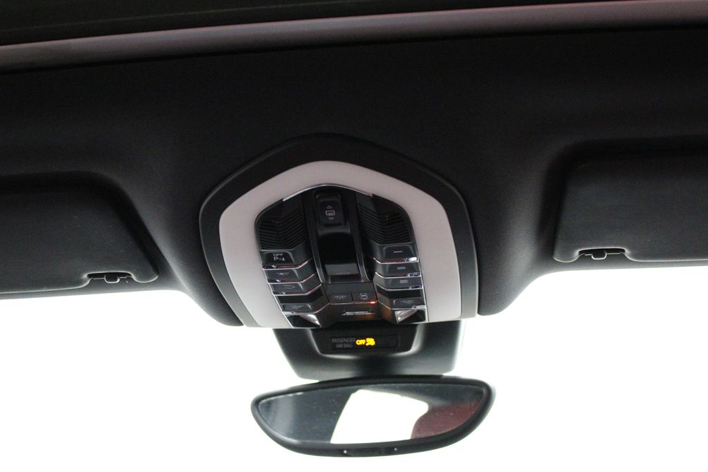 Vehicle image 33 of 42