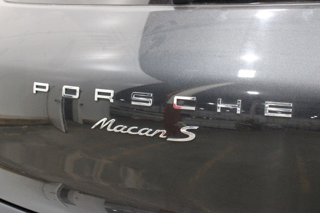 Vehicle image 40 of 42