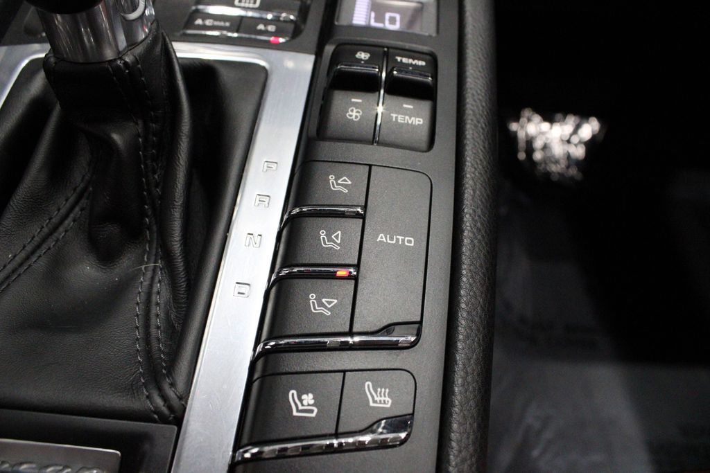 Vehicle image 36 of 42