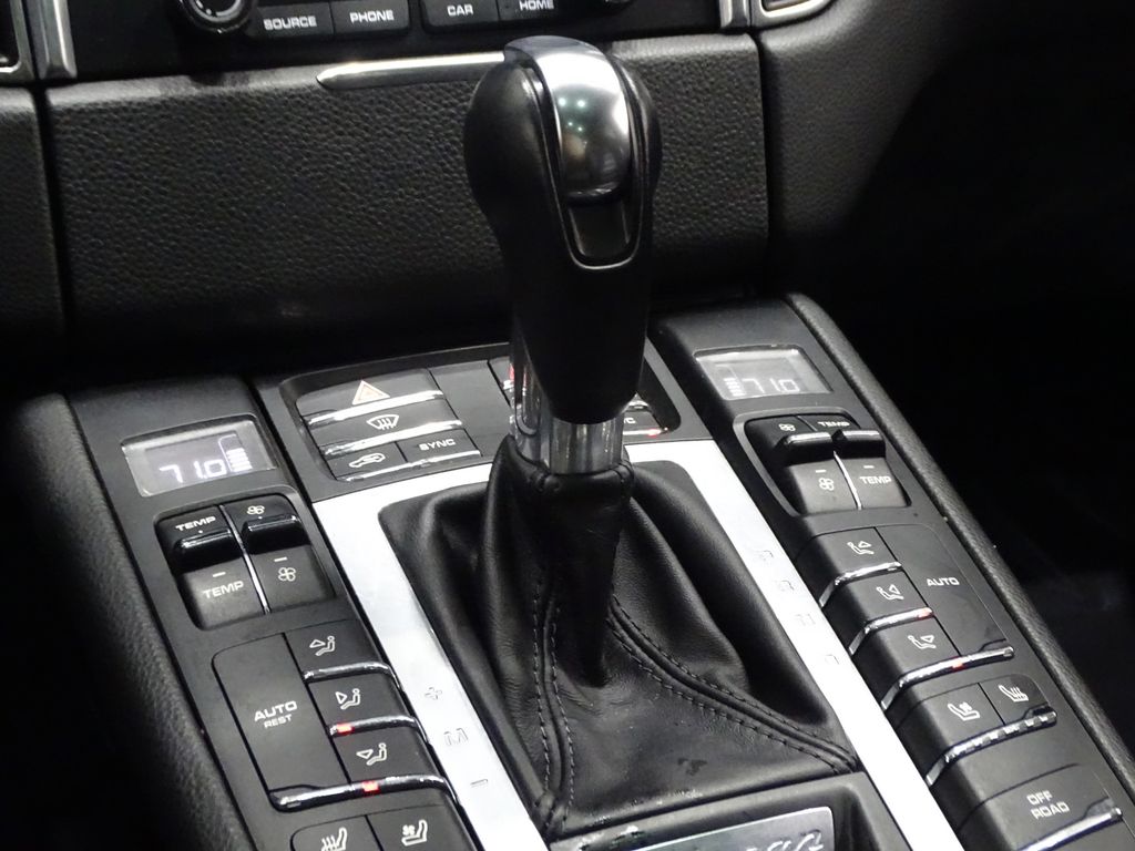 Vehicle image 30 of 44