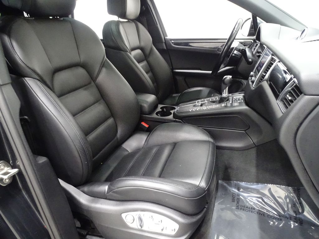 Vehicle image 10 of 44