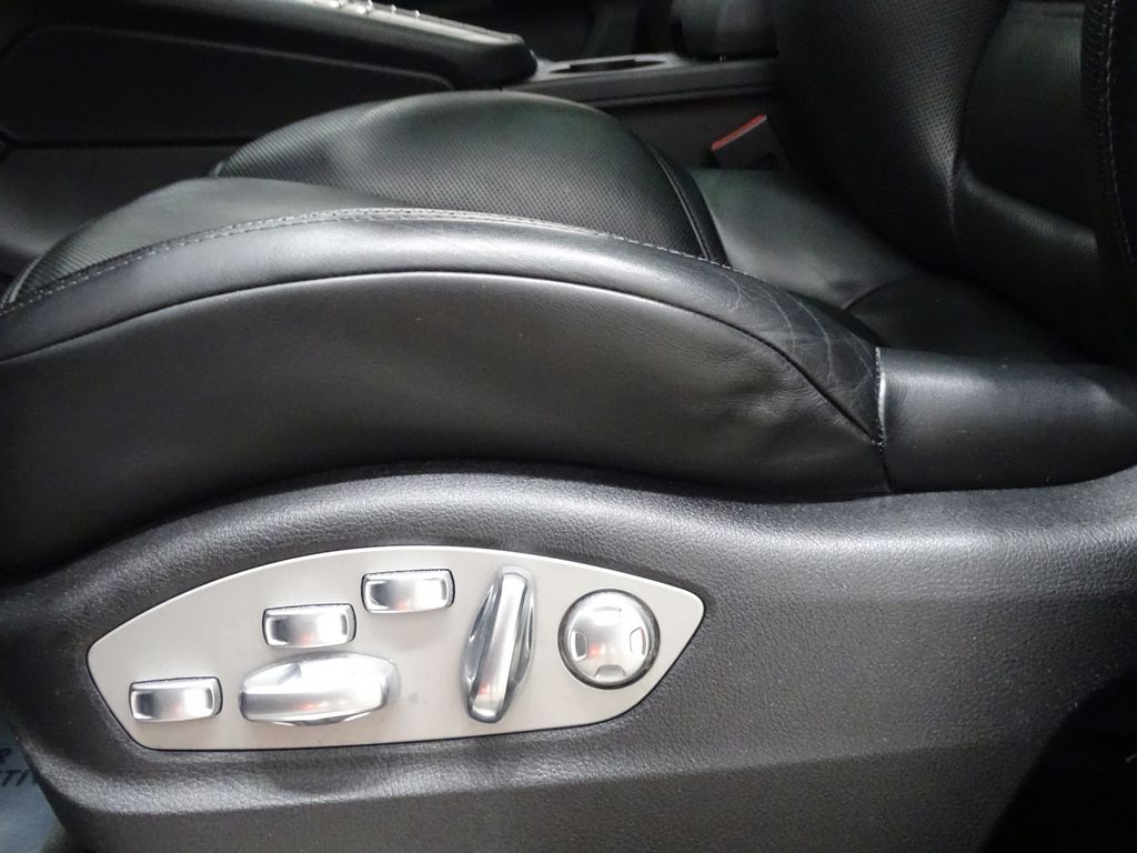 Vehicle image 36 of 44