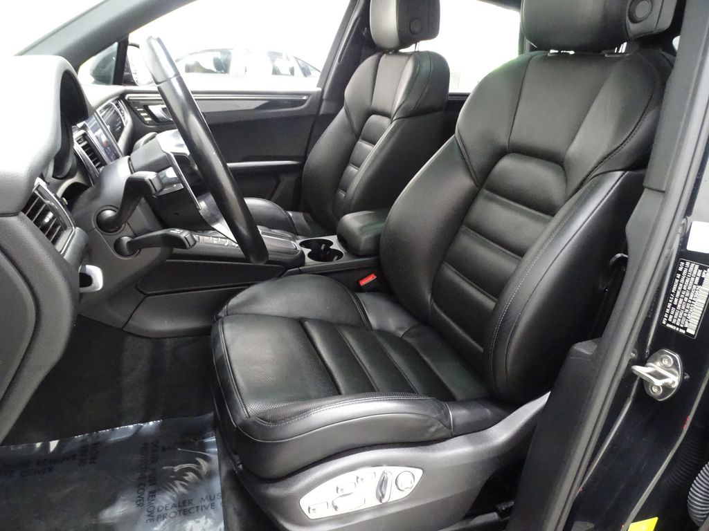 Vehicle image 11 of 44