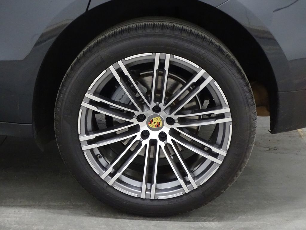 Vehicle image 7 of 44