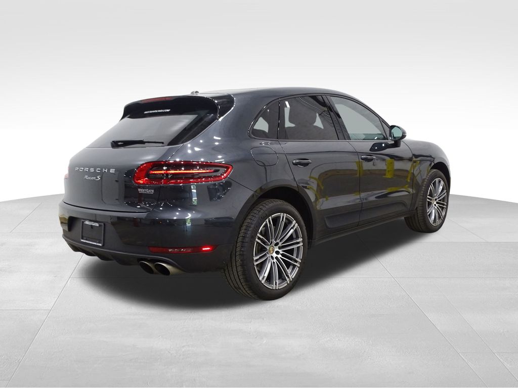 Vehicle image 4 of 44