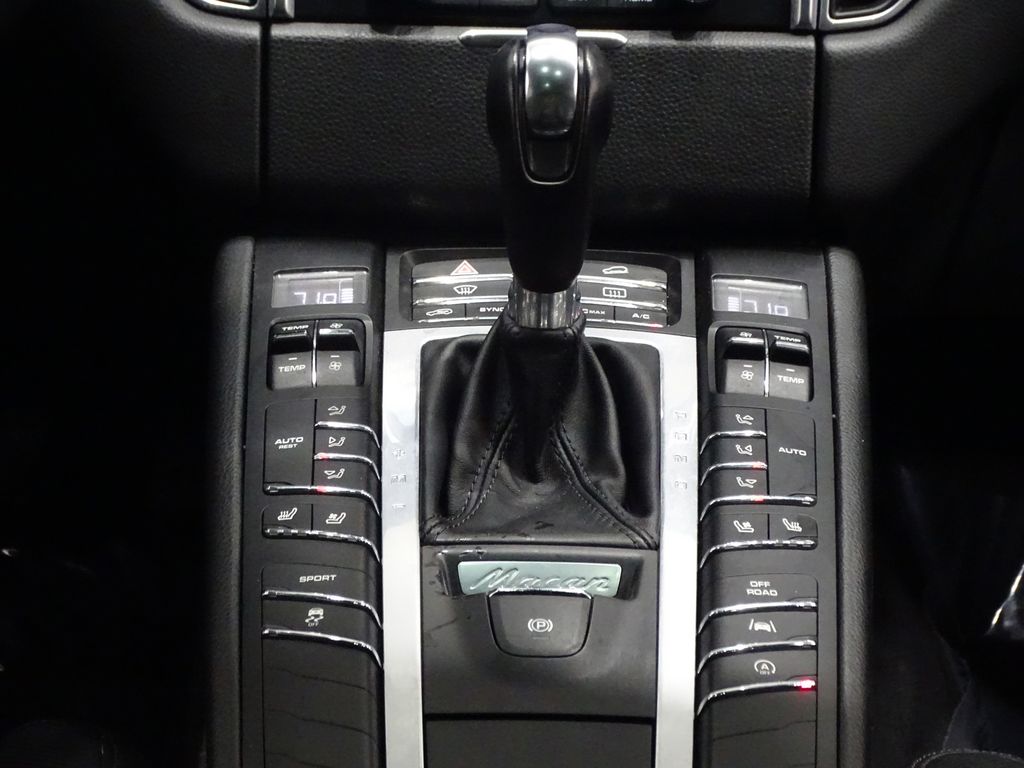 Vehicle image 31 of 44