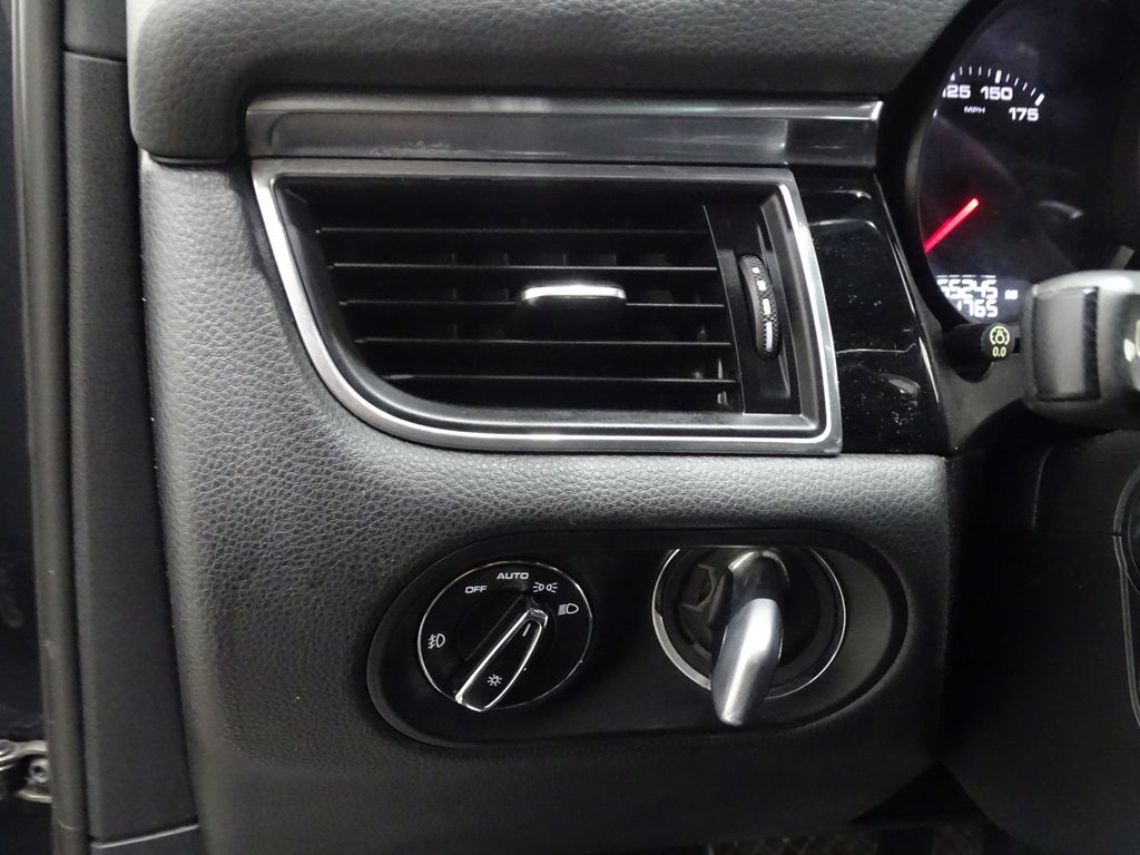 Vehicle image 35 of 44
