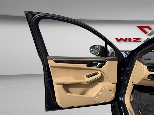 2018 Porsche Macan S Image 15 of 24