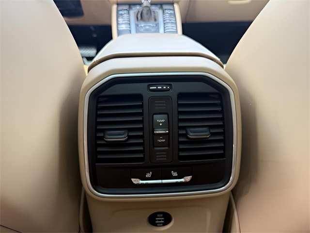 2018 Porsche Macan S Image 21 of 24