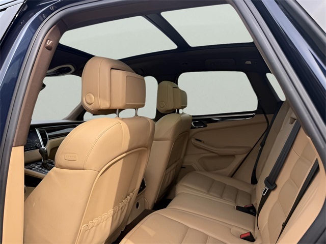 2018 Porsche Macan S Image 11 of 24