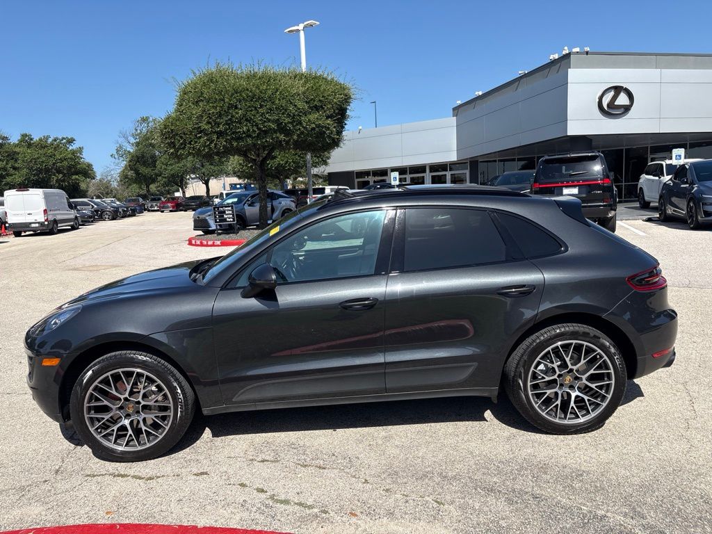 2018 Porsche Macan S Image 2 of 23