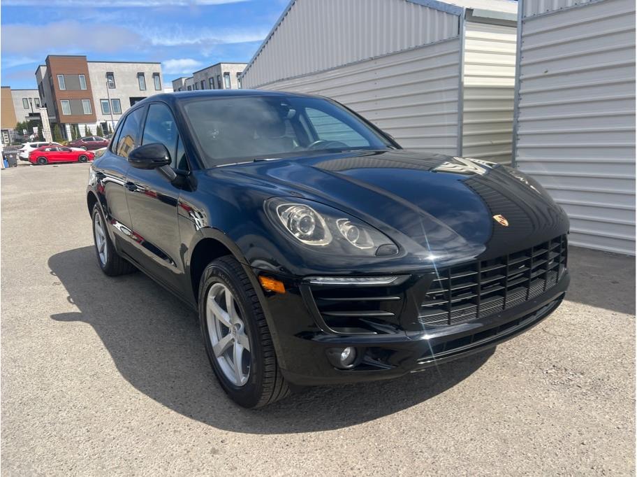 2018 Porsche Macan Sport Edition Image 2 of 20