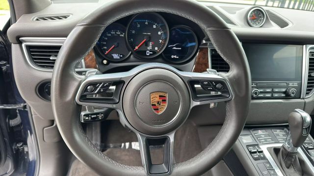 Vehicle image 13 of 32