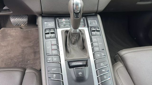 Vehicle image 15 of 32