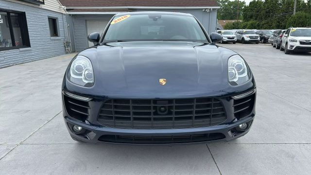 Vehicle image 9 of 32