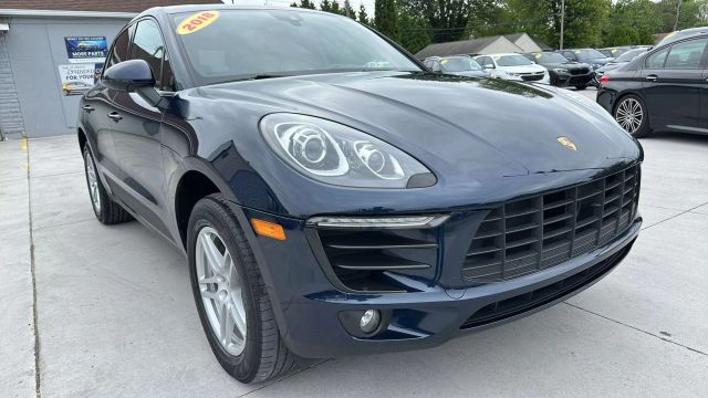 Vehicle image 10 of 32