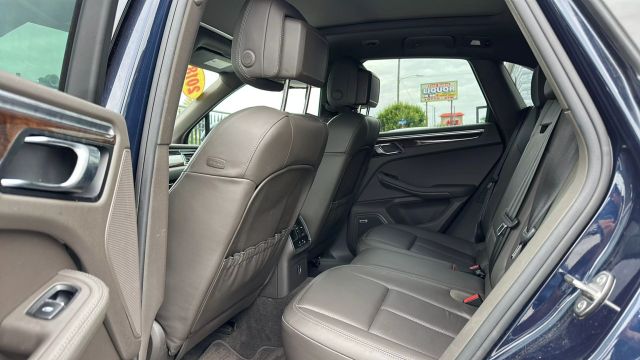 Vehicle image 19 of 32