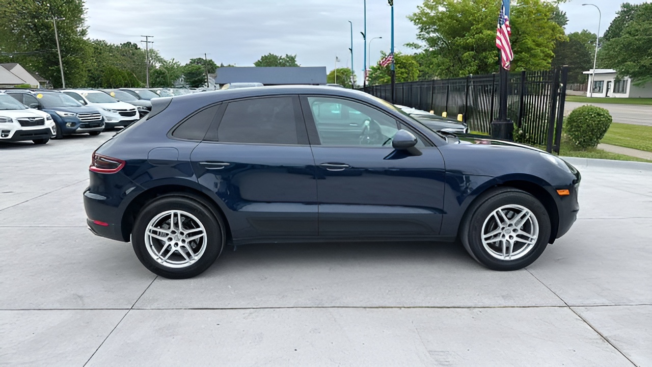 Vehicle image 29 of 32