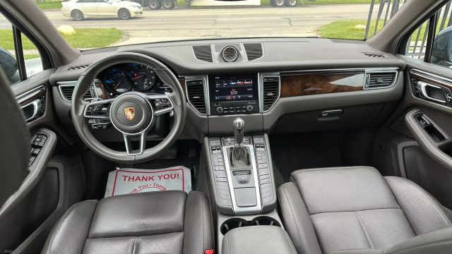 Vehicle image 20 of 32