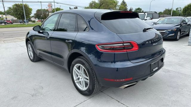 Vehicle image 8 of 32