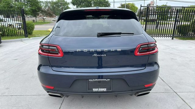 Vehicle image 7 of 32