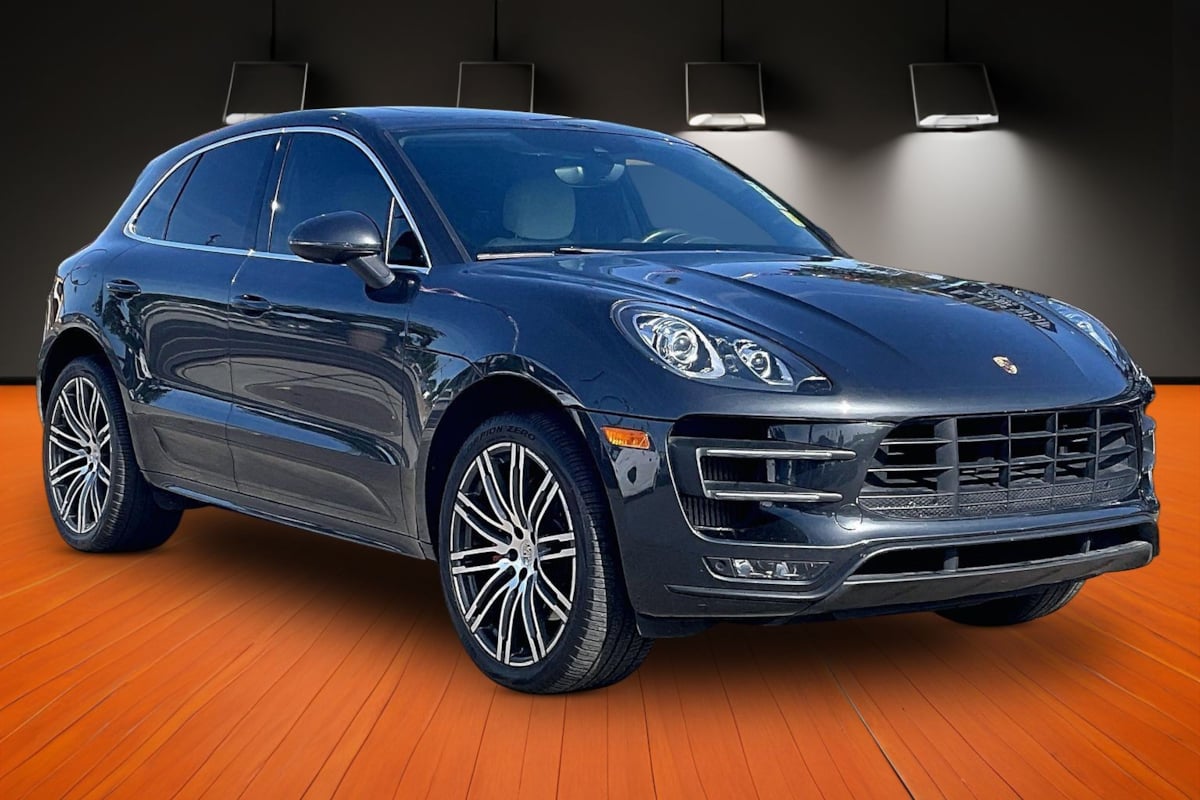 2018 Porsche Macan Turbo Image 3 of 26