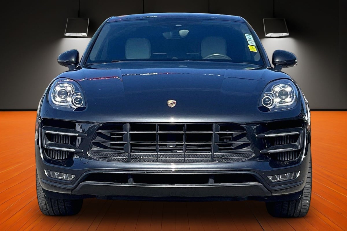 2018 Porsche Macan Turbo Image 2 of 26
