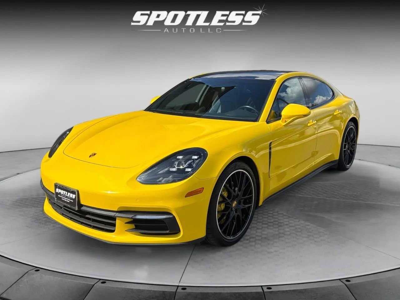 2018 Porsche Panamera Base Image 1 of 27