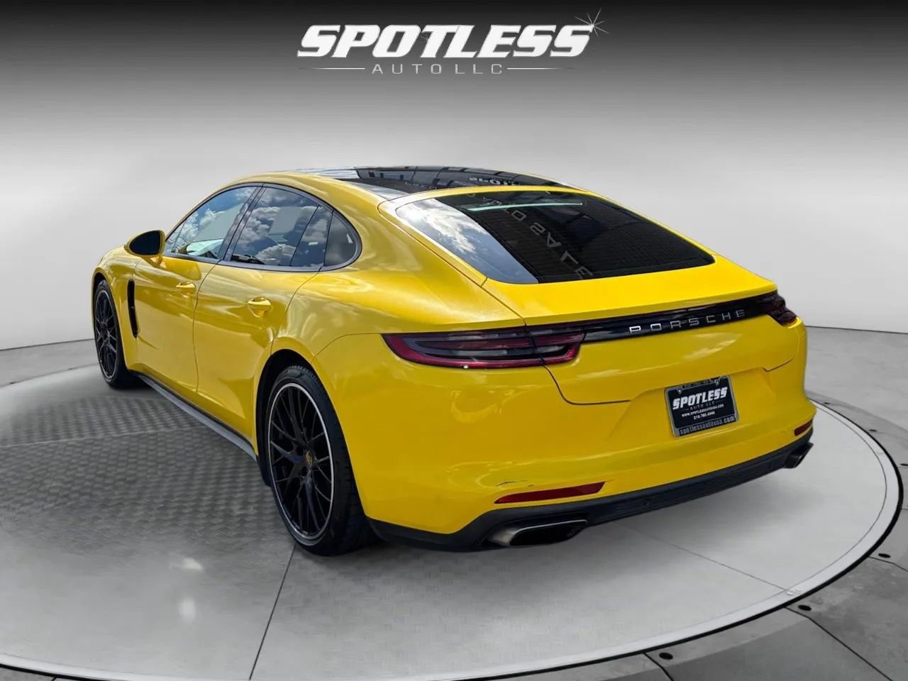 2018 Porsche Panamera Base Image 9 of 27