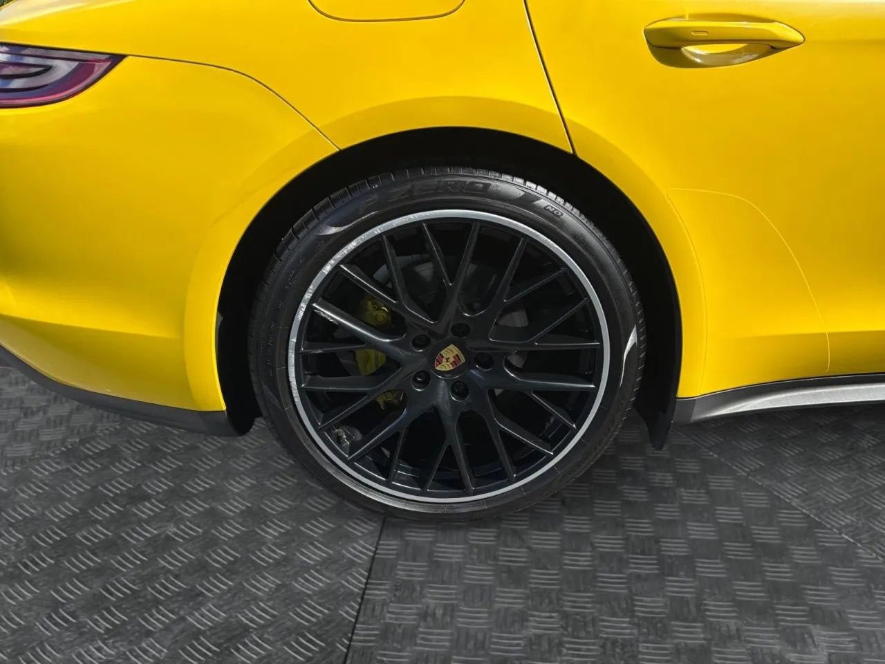 2018 Porsche Panamera Base Image 13 of 27