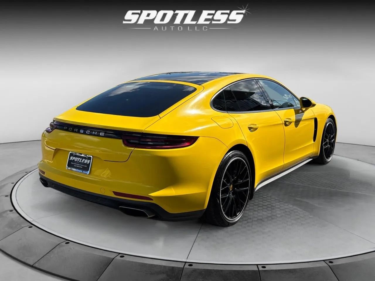 2018 Porsche Panamera Base Image 7 of 27