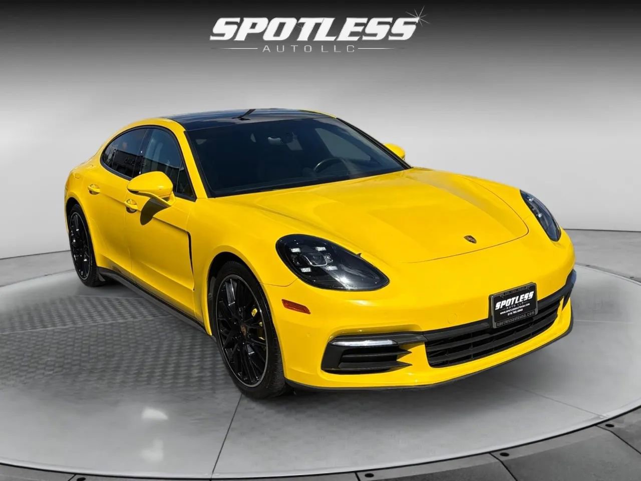 2018 Porsche Panamera Base Image 4 of 27