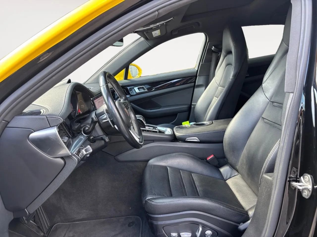 2018 Porsche Panamera Base Image 18 of 27