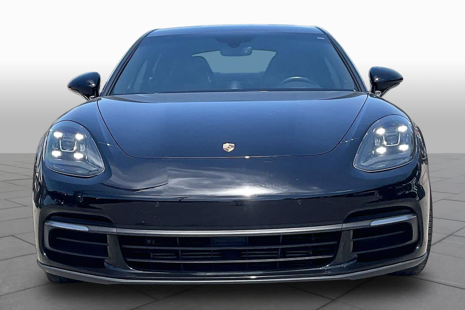 2018 Porsche Panamera 4 Image 2 of 32
