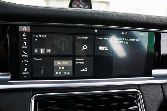 2018 Porsche Panamera 4S Image 20 of 37