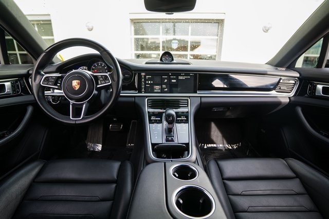 2018 Porsche Panamera 4S Image 16 of 37