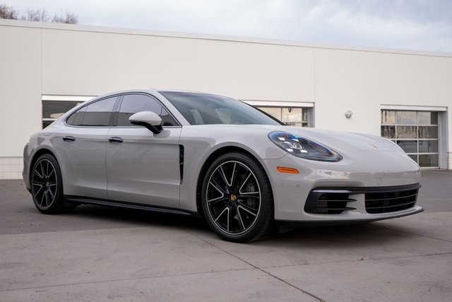 2018 Porsche Panamera 4S Image 4 of 37