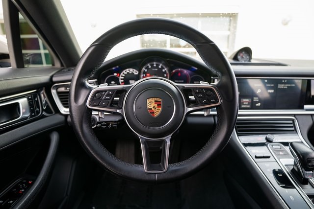 2018 Porsche Panamera 4S Image 18 of 37