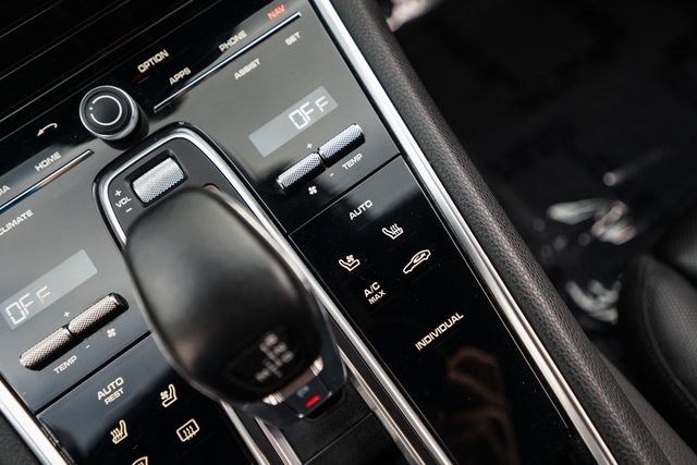2018 Porsche Panamera 4S Image 24 of 37