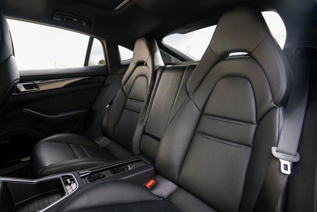 2018 Porsche Panamera 4S Image 11 of 37