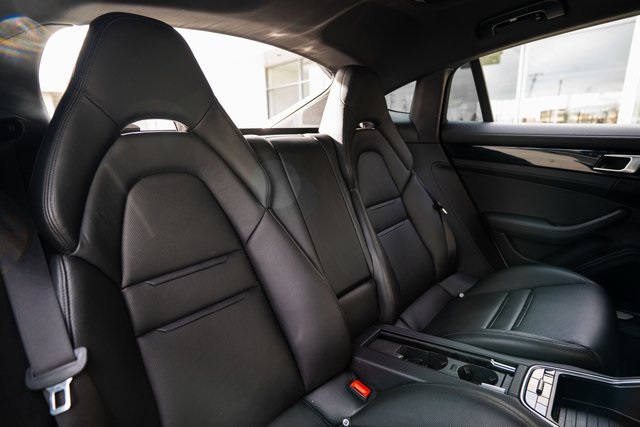 2018 Porsche Panamera 4S Image 12 of 37