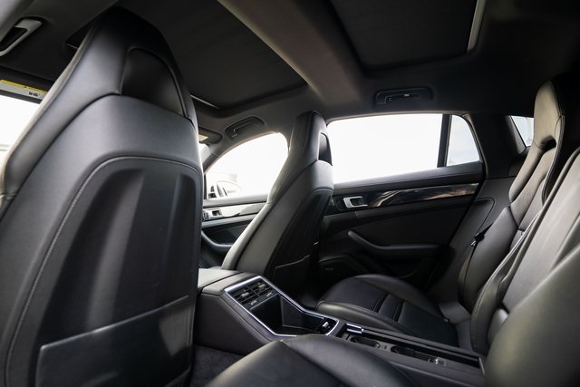 2018 Porsche Panamera 4S Image 15 of 37