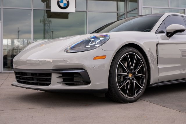 2018 Porsche Panamera 4S Image 2 of 37
