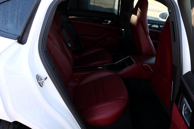 Vehicle image 11 of 24