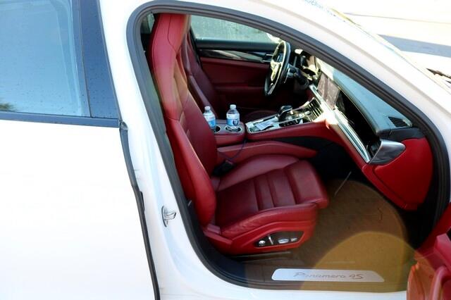 Vehicle image 10 of 24